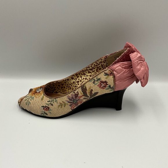 kenzie Shoes - Kenzie Tapestry Shoes Size 7M Vintage Floral Wedges with Pink Bow Accent